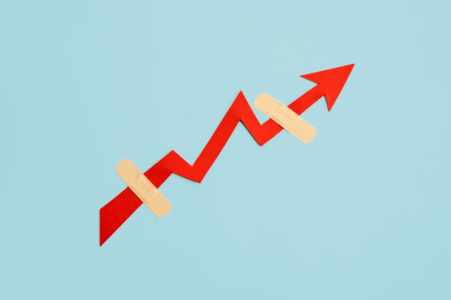 An image of an arrow trending upward, representing the rising HR trends in 2024.